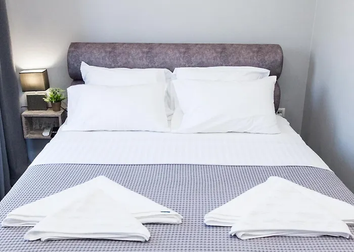 Elegant Rooms Athens