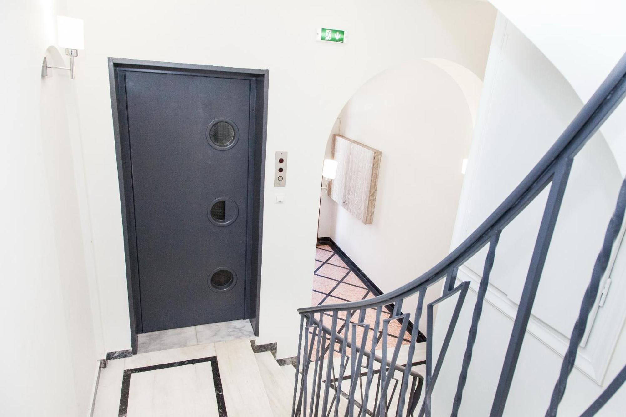 Elegant Apartment *