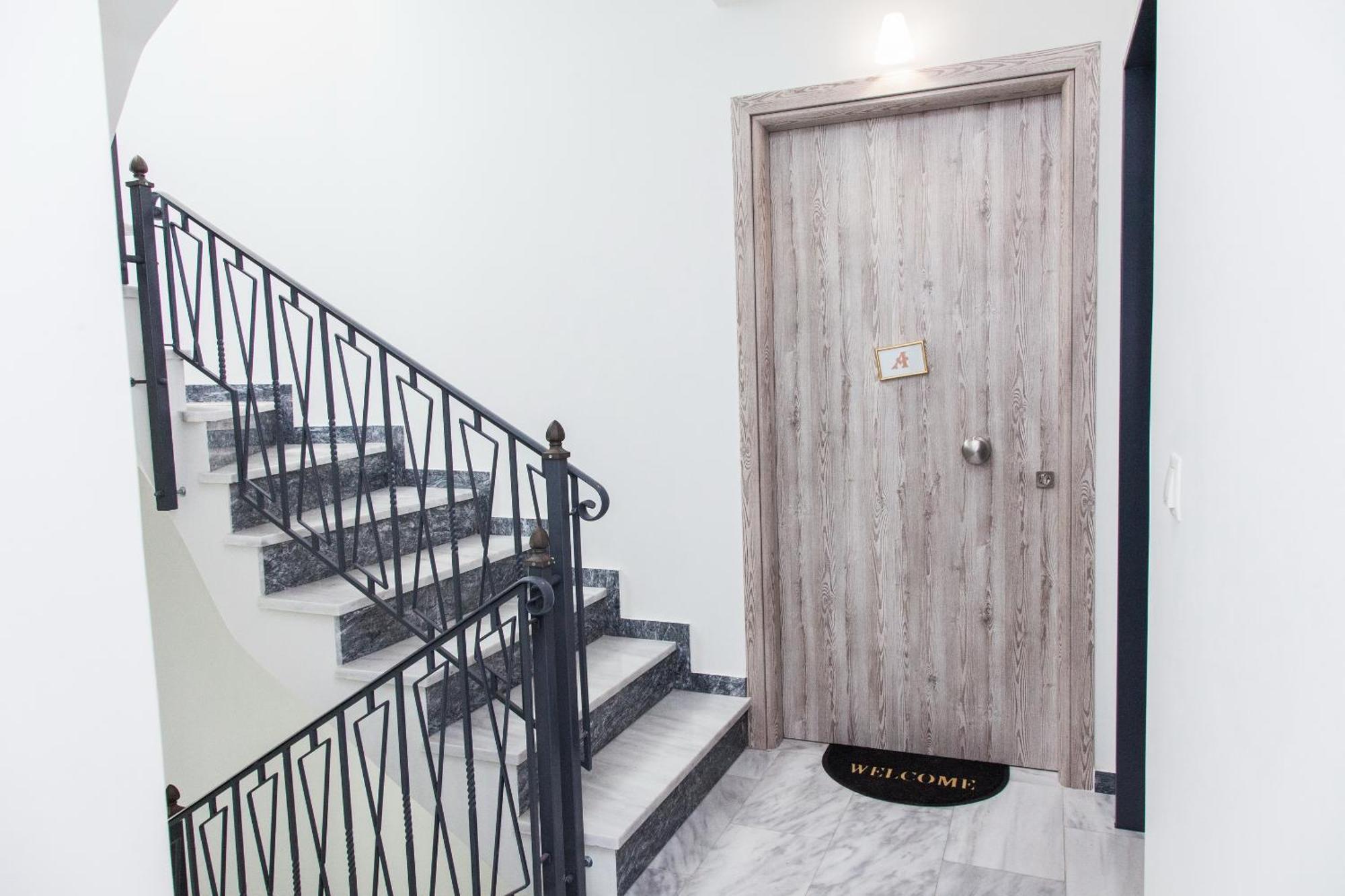 Elegant Apartment *